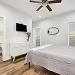 Walk2Beach, Private Htd Pool, Firepit, Arcade, 5-6 Cars