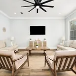 Walk2Beach, Private Htd Pool, Firepit, Arcade, 5-6 Cars