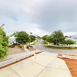 Cottages Of Crystal Beach: Clipper Cove
