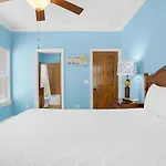 Splish Splash Pet Friendly Pool View