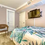 Beach House Condominiums B101 - Beachfront With Pool, Wifi, & Beach Service
