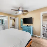 Holiday Surf And Racquet Unit 119