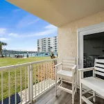 Holiday Surf And Racquet Unit 119