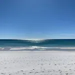 1045 Shoreline Towers-Beachfront Condo Destin- Free Beach Setup