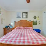 Pet-Friendly Freeport Home - 2 Mi To Beach!