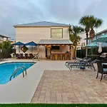 Destin Dolphin By Avantstay 2 Mins Walk To Beach W Pool Large Outdoor Entertaining Area