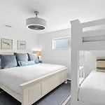 Destin Dolphin By Avantstay 2 Mins Walk To Beach W Pool Large Outdoor Entertaining Area