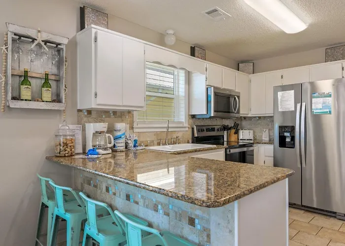200 Yds To Private Gated Beach Access- 3Br-2Ba- Quiet Location In The Heart Of Destin!