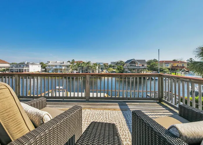 Palm Breeze - Is A 4Br With Private Pool And Boat Dock In Destin