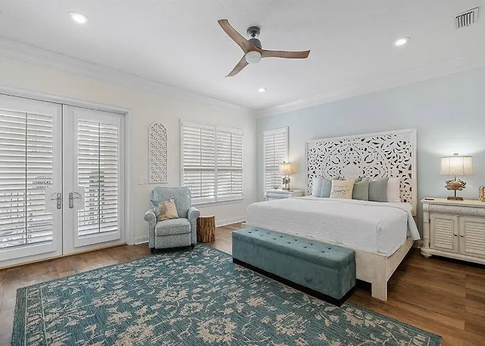 Gulf Views 6 Bedroom Elevator Community Pool