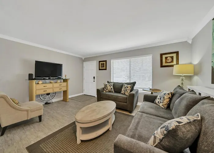Sandprints II B-1 Sleeps 4 Close To Beach