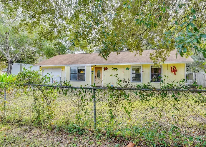 Pet-Friendly Freeport Home - 2 Mi To Beach!