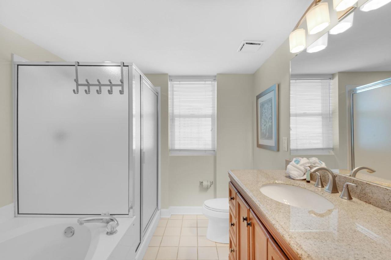 Pelican 801 Apartment