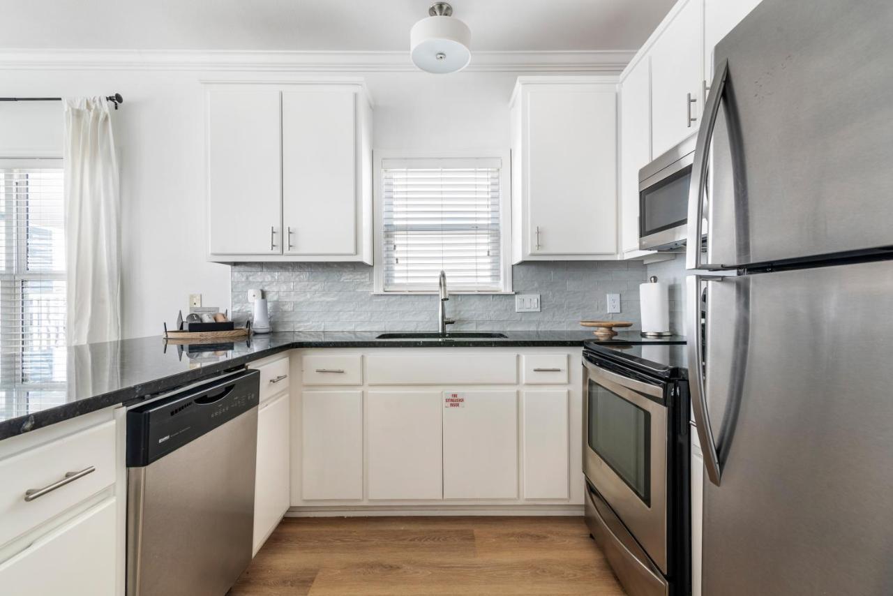 3-story Retreat Home, Walk To Beach, Gulf Views, Free Wifi!