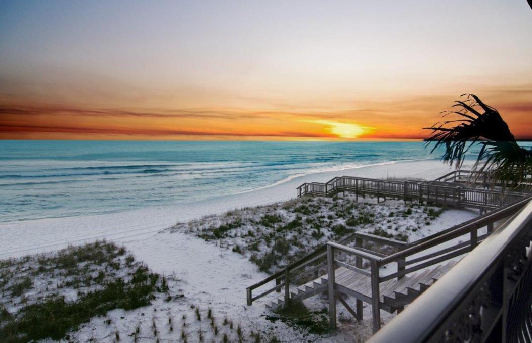 3-story Retreat Home, Walk To Beach, Gulf Views, Free Wifi!
