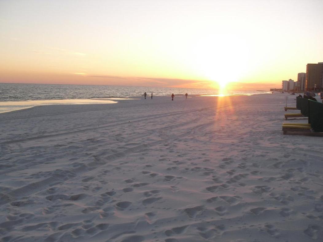 3-story Retreat Home, Walk To Beach, Gulf Views, Free Wifi! Holiday home *