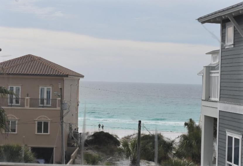 Holiday home 3-story Retreat Home, Walk To Beach, Gulf Views, Free Wifi! Destin
