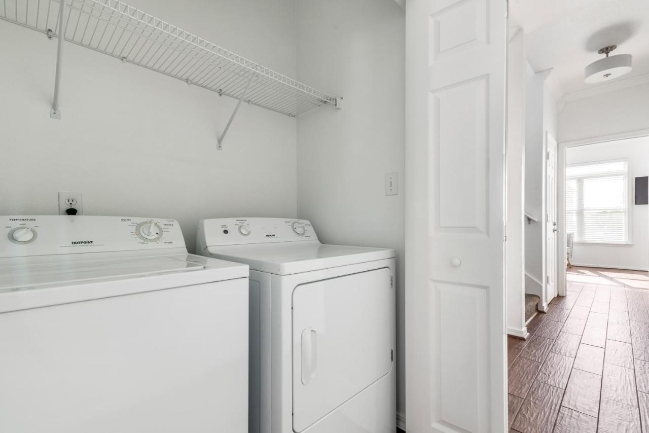 Holiday home 3-story Retreat Home, Walk To Beach, Gulf Views, Free Wifi! Destin