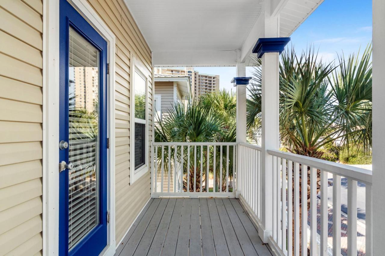 3-story Retreat Home, Walk To Beach, Gulf Views, Free Wifi! Holiday home Destin