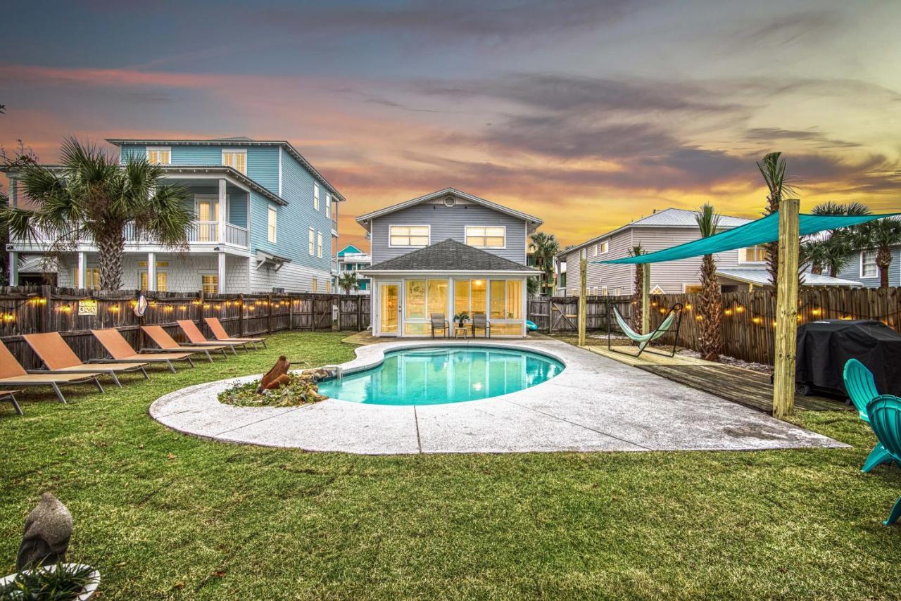 Holiday home Zula Dreams: Beachfront Pet-friendly Retreat With Heated Pool Destin