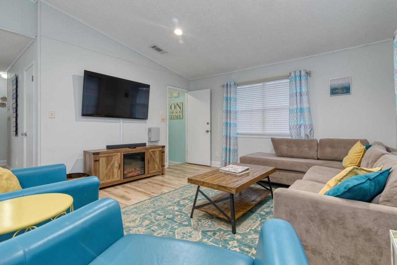 Holiday home Zula Dreams: Beachfront Pet-friendly Retreat With Heated Pool *