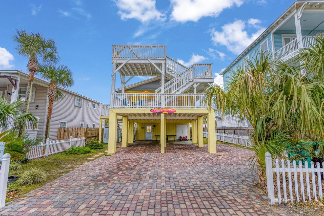 Holiday home Zula Dreams: Beachfront Pet-friendly Retreat With Heated Pool *
