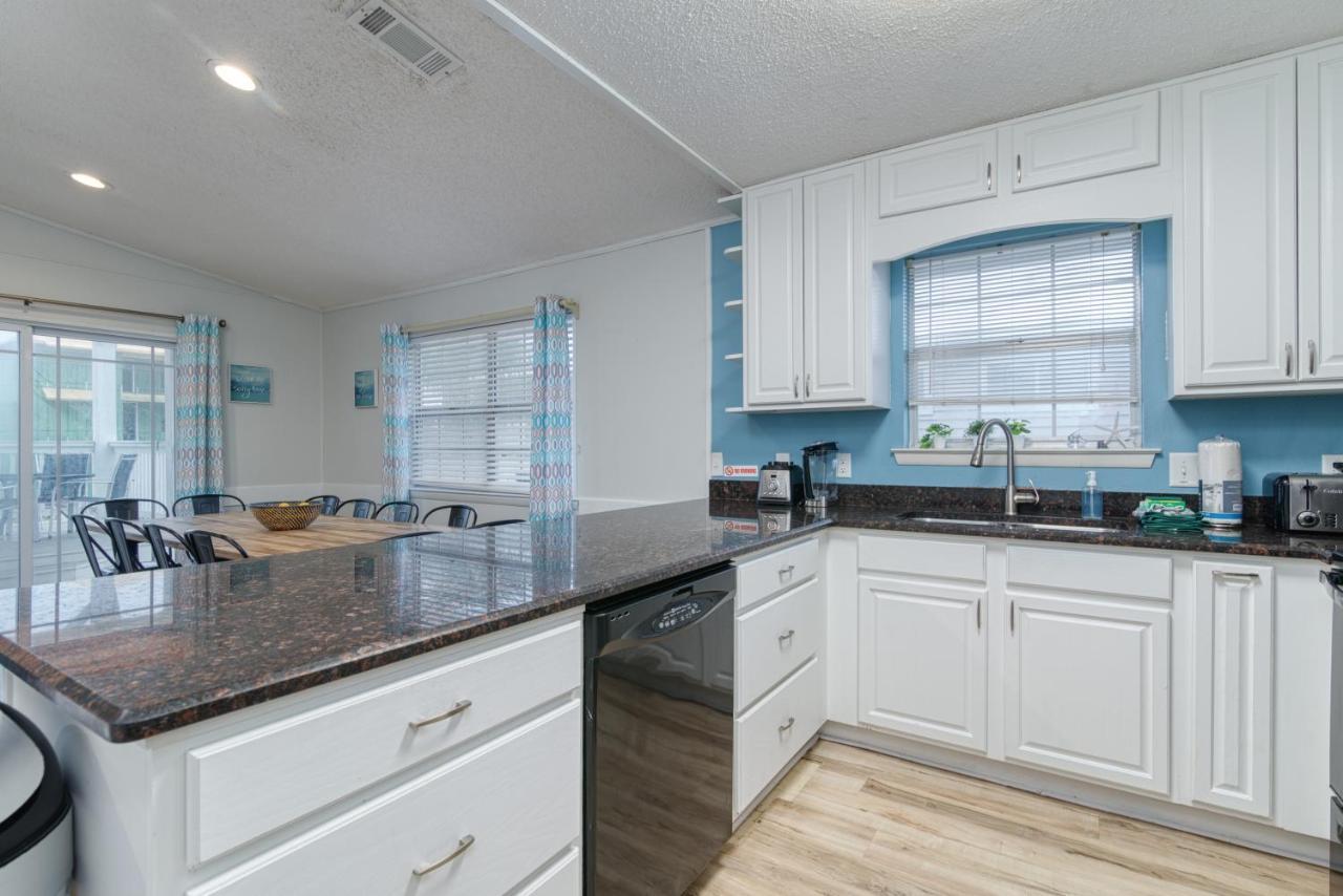 Holiday home Zula Dreams: Beachfront Pet-friendly Retreat With Heated Pool