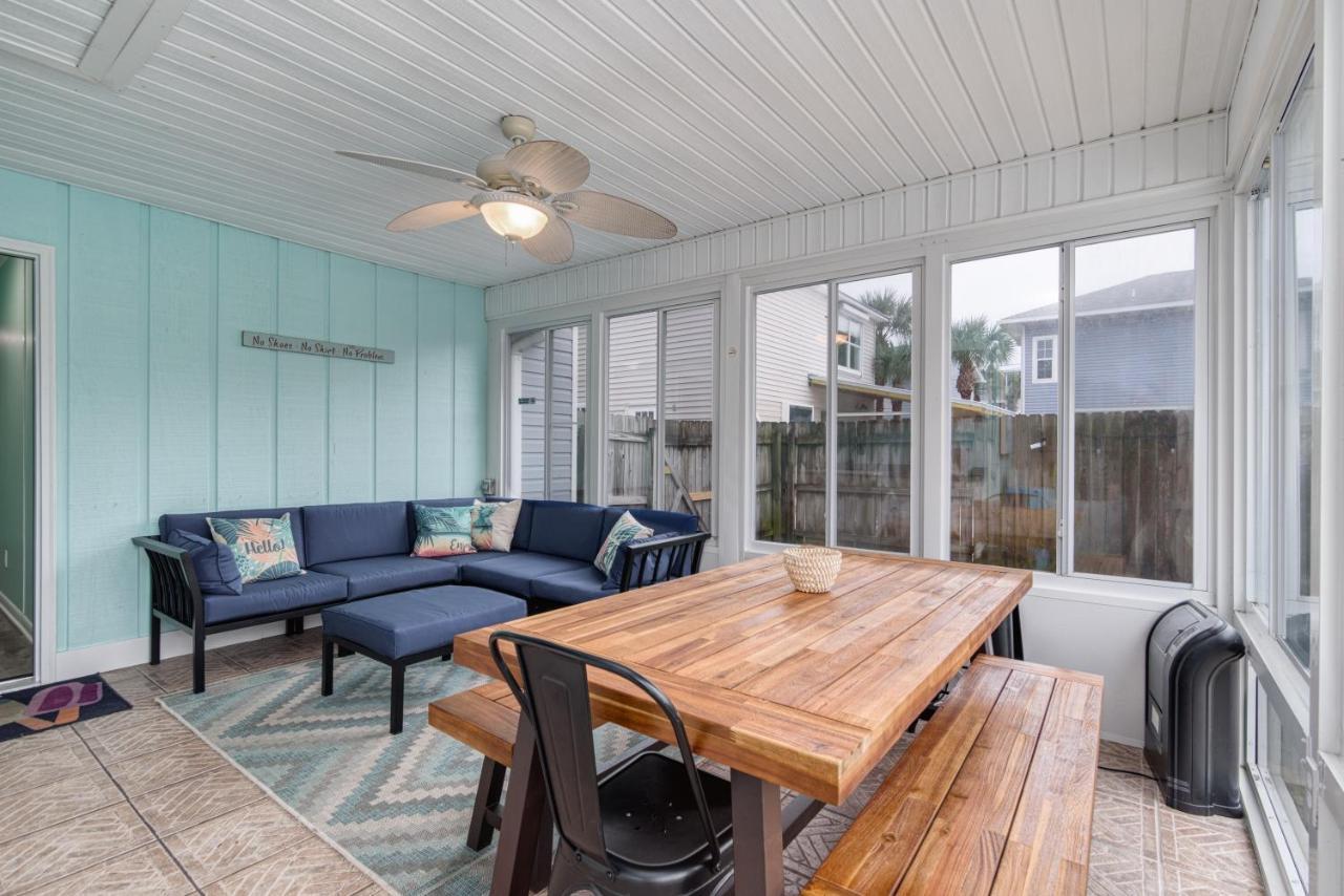 Holiday home Zula Dreams: Beachfront Pet-friendly Retreat With Heated Pool Destin