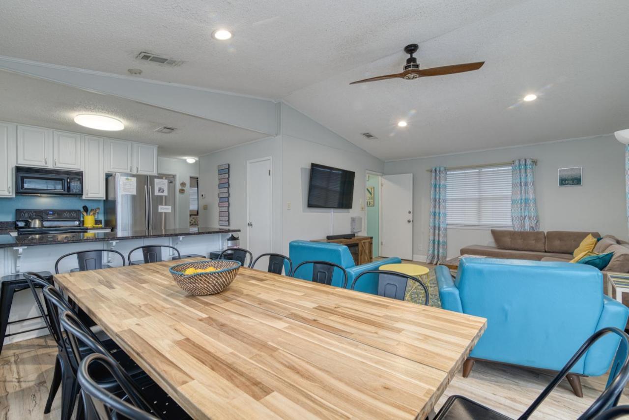 Holiday home Zula Dreams: Beachfront Pet-friendly Retreat With Heated Pool *