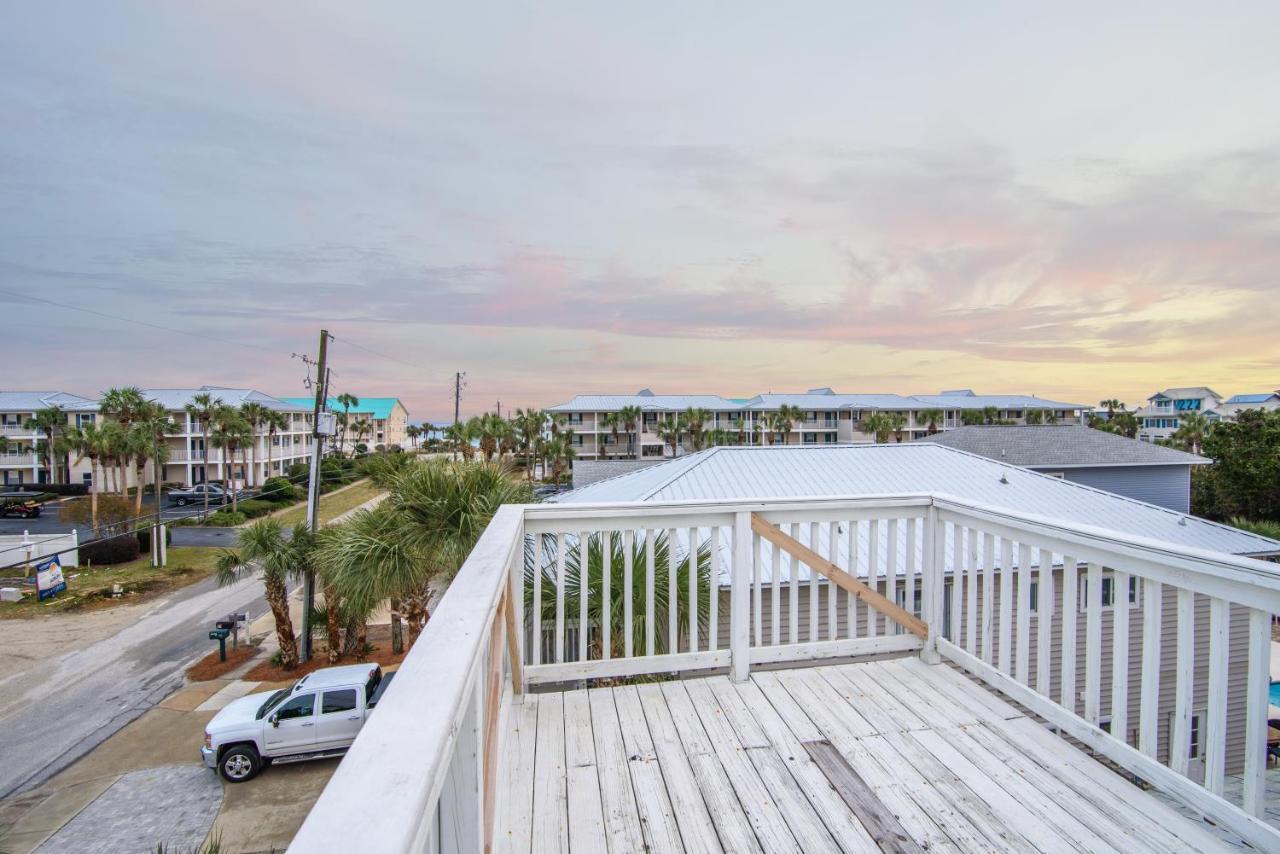 Zula Dreams: Beachfront Pet-friendly Retreat With Heated Pool Holiday home Destin