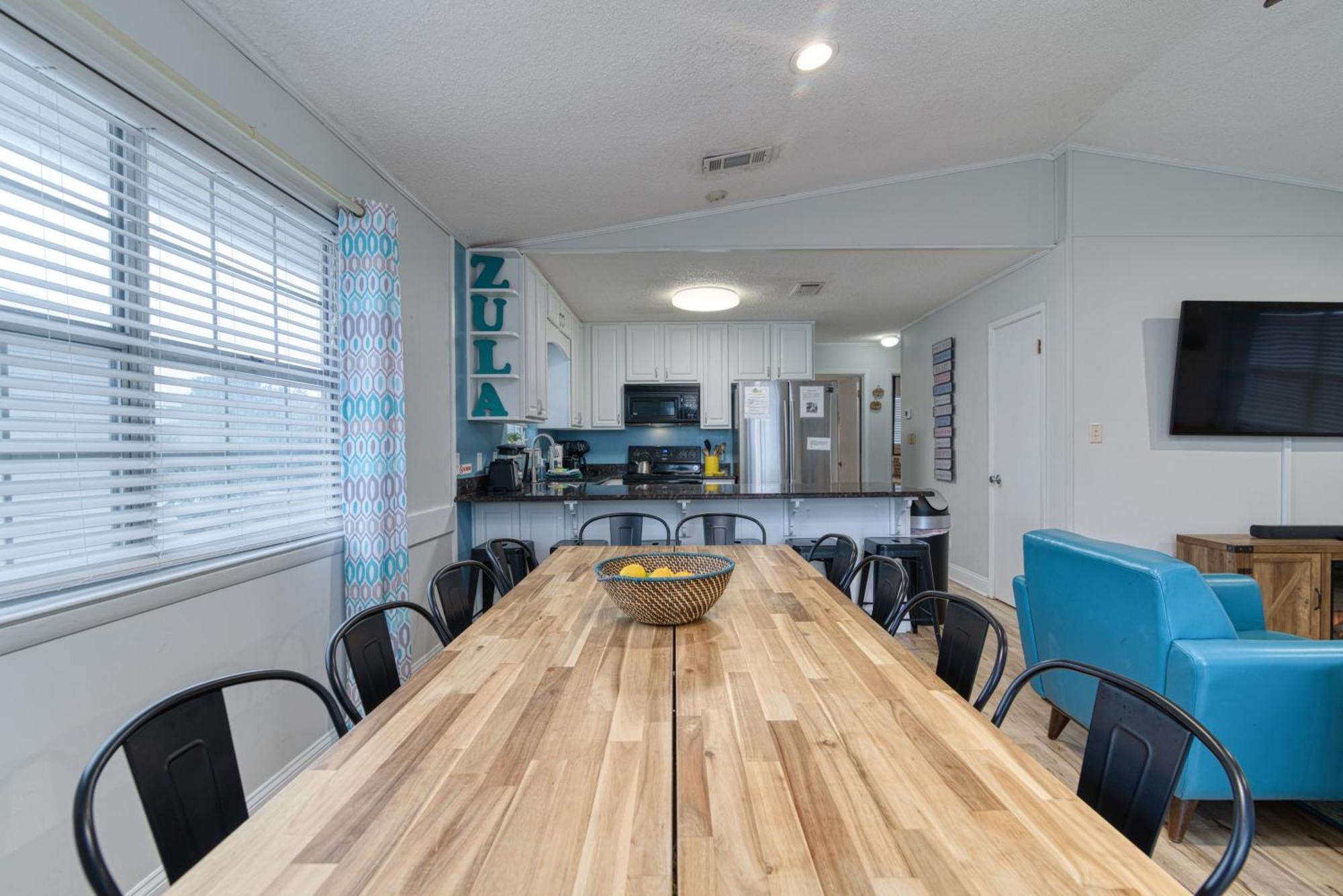Zula Dreams: Beachfront Pet-friendly Retreat With Heated Pool