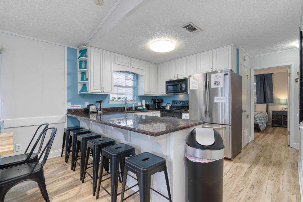 Holiday home Zula Dreams: Beachfront Pet-friendly Retreat With Heated Pool