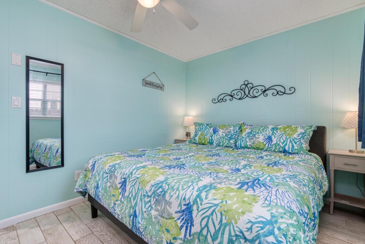 Holiday home Zula Dreams: Beachfront Pet-friendly Retreat With Heated Pool Destin