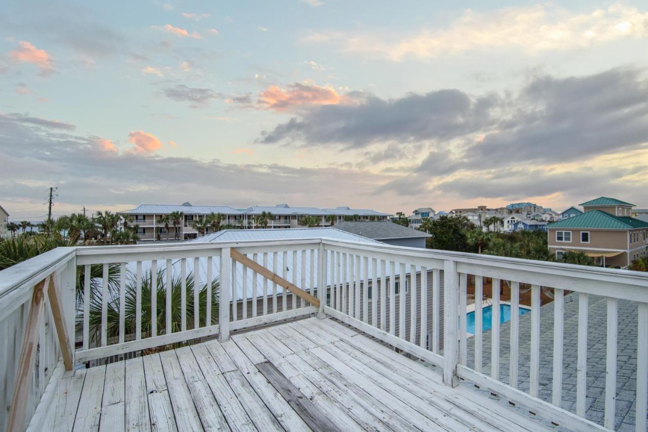 Holiday home Zula Dreams: Beachfront Pet-friendly Retreat With Heated Pool Destin