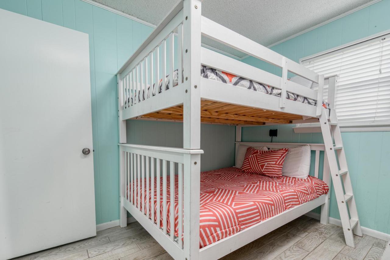 Zula Dreams: Beachfront Pet-friendly Retreat With Heated Pool Holiday home