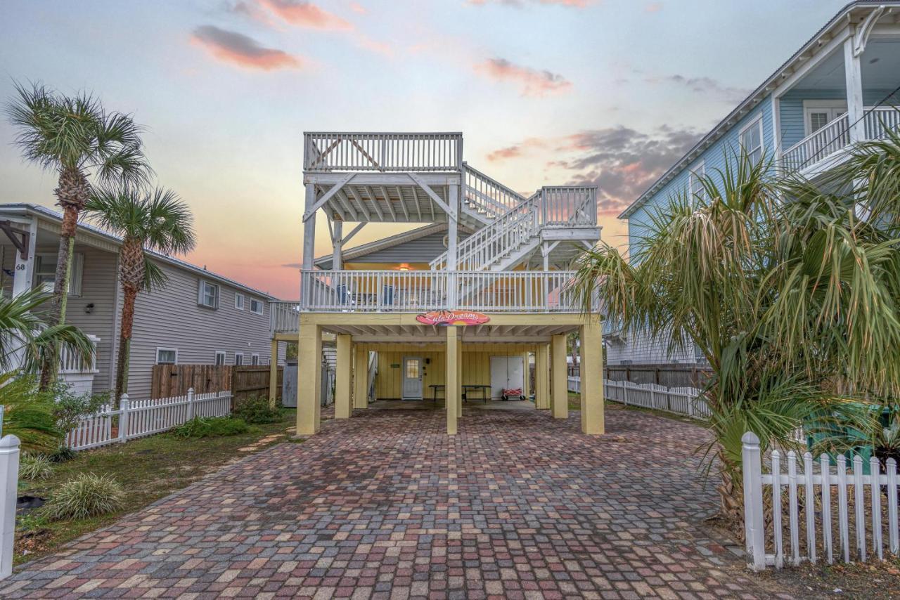 Holiday home Zula Dreams: Beachfront Pet-friendly Retreat With Heated Pool *