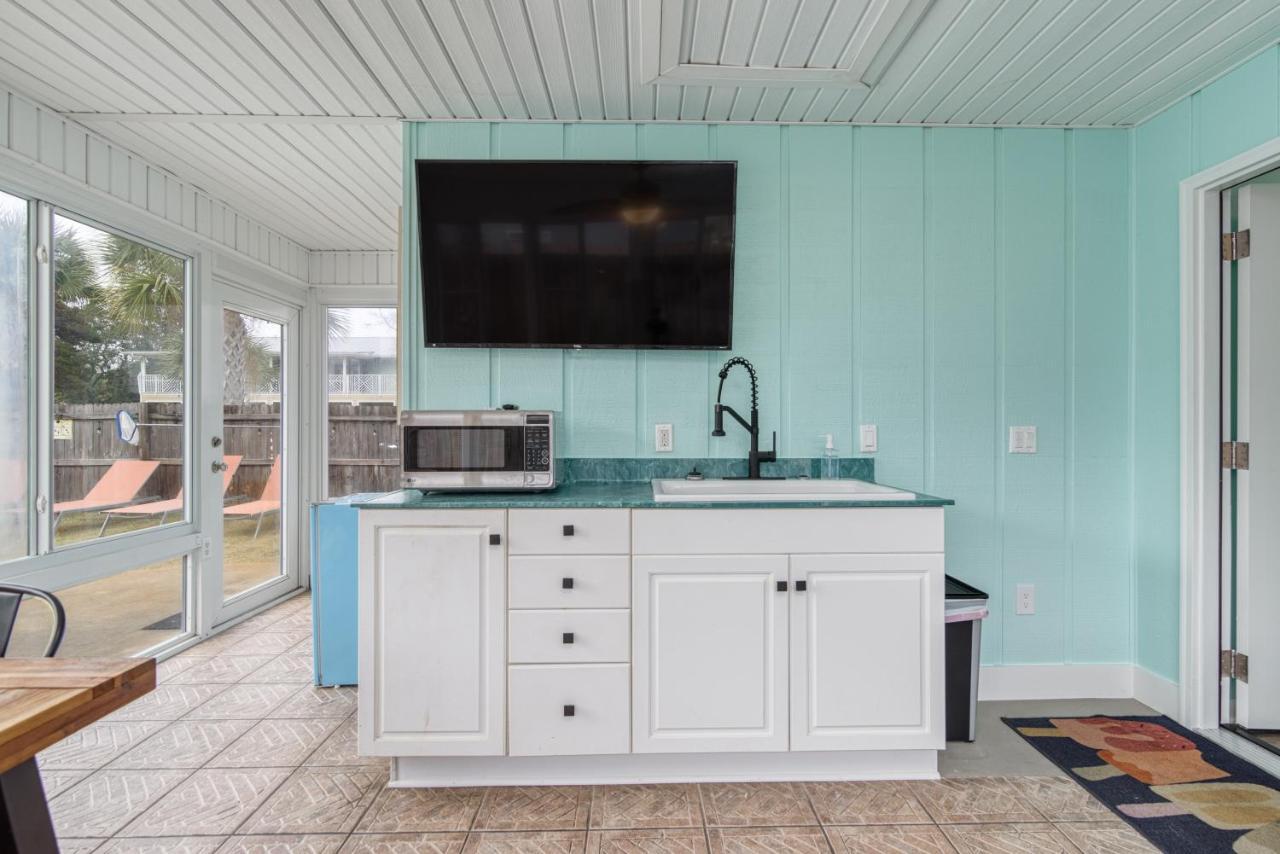 Zula Dreams: Beachfront Pet-friendly Retreat With Heated Pool Holiday home *