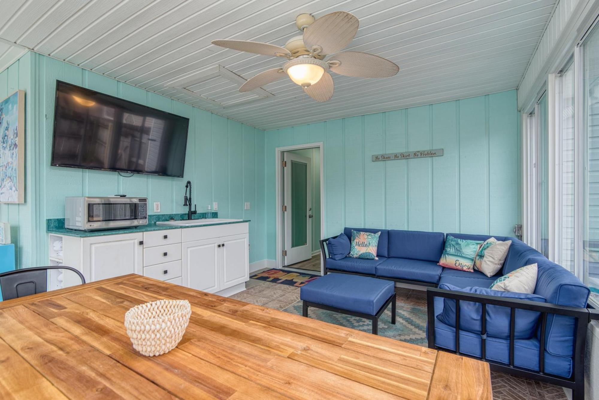 Holiday home Zula Dreams: Beachfront Pet-friendly Retreat With Heated Pool *