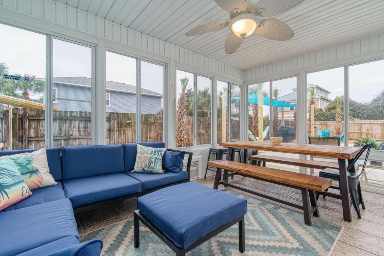 Holiday home Zula Dreams: Beachfront Pet-friendly Retreat With Heated Pool