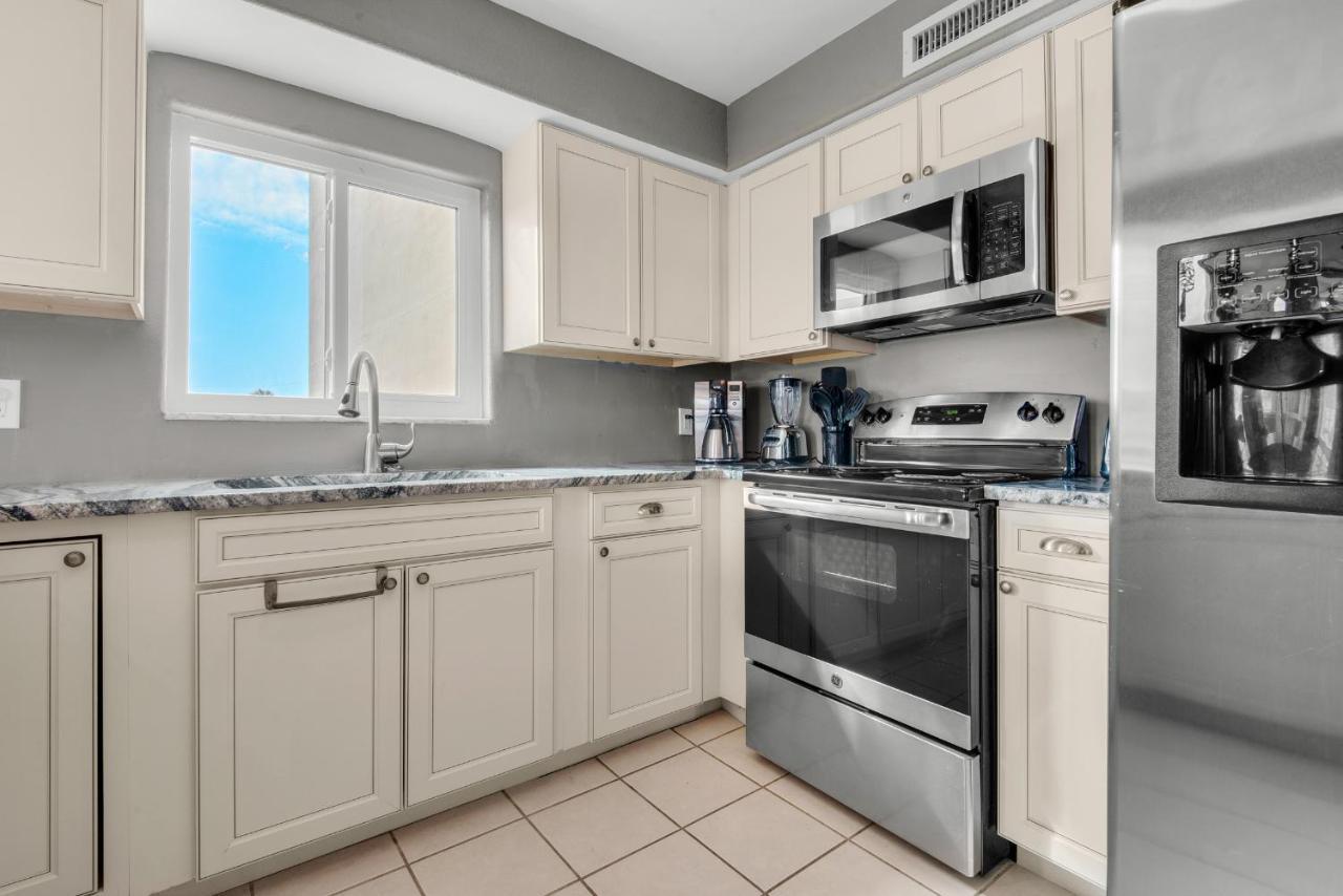 Shoreline Towers 3021 Apartment *