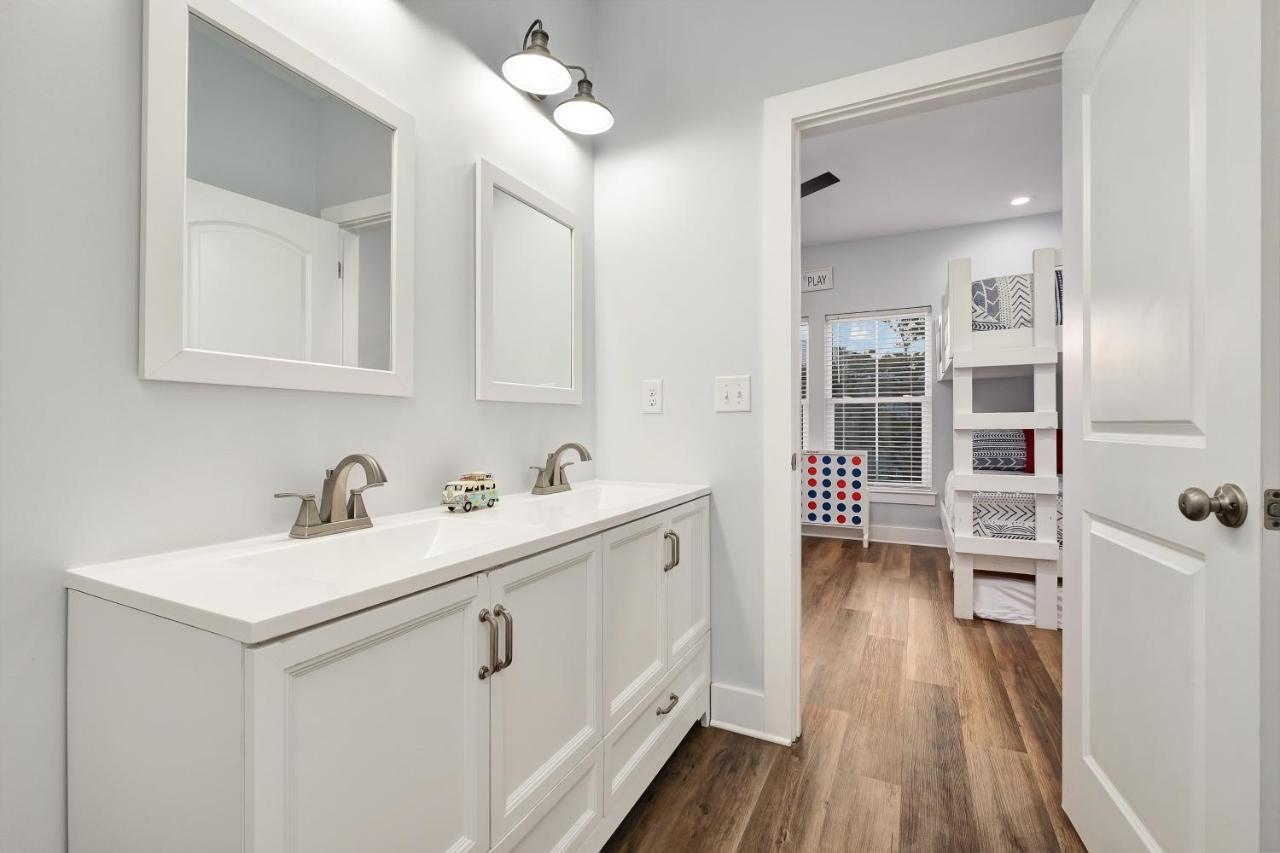 Walk2beach, Private Htd Pool, Firepit, Arcade, 5-6 Cars Holiday home Destin