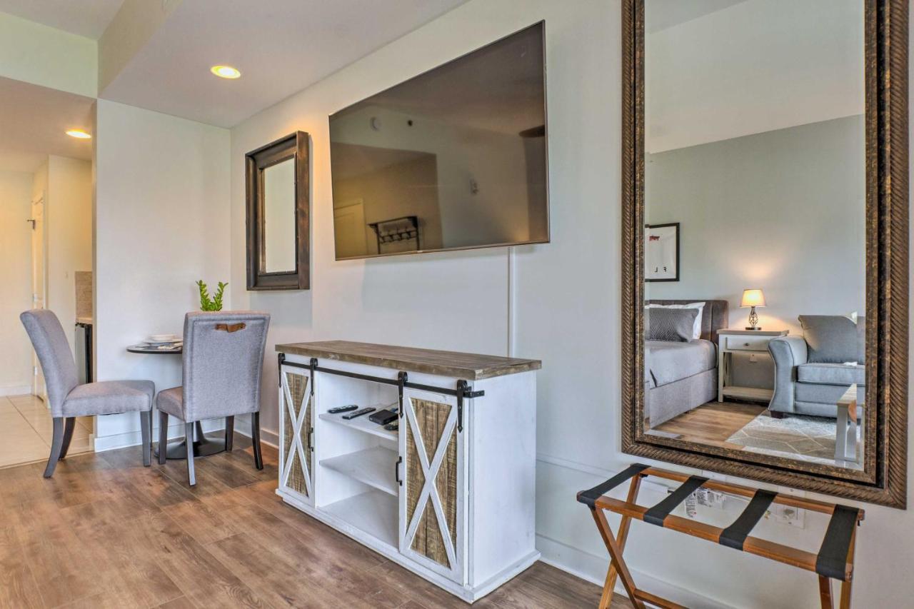 Coastal Patio And Free Amenities! Apartment
