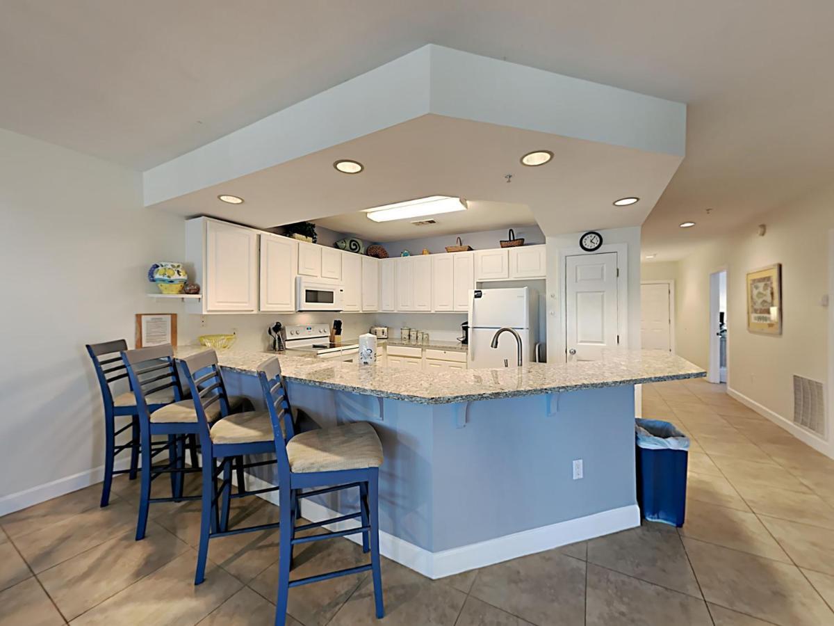 Pavilion Palms #105b