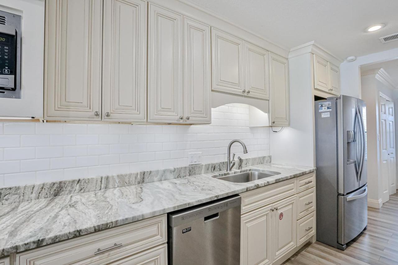 Captain's Quarters At Reef Townhomes