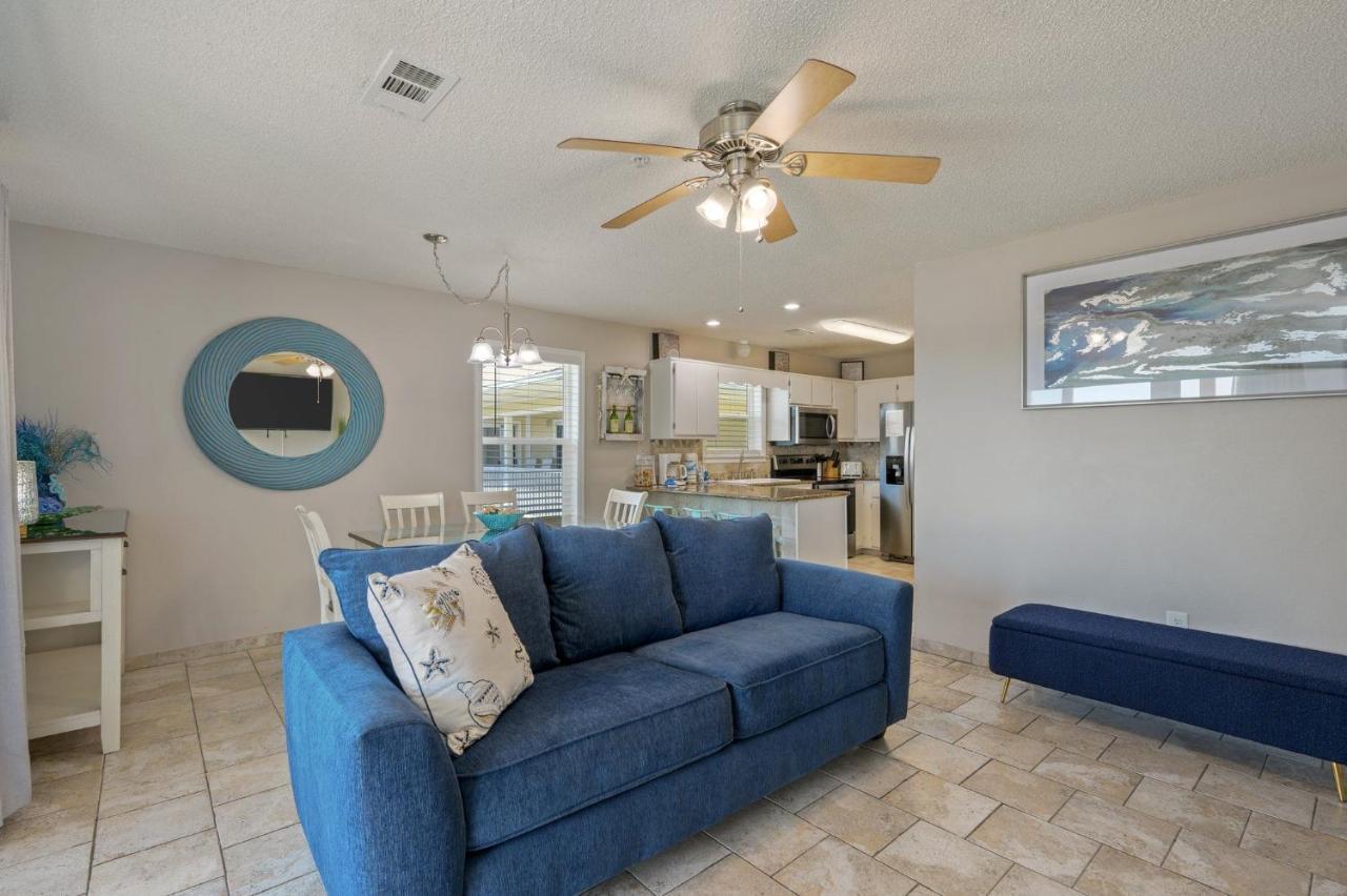 Apartment 200 Yds To Private Gated Access- 3br-2ba- Quiet Location In The Heart Of Destin! *