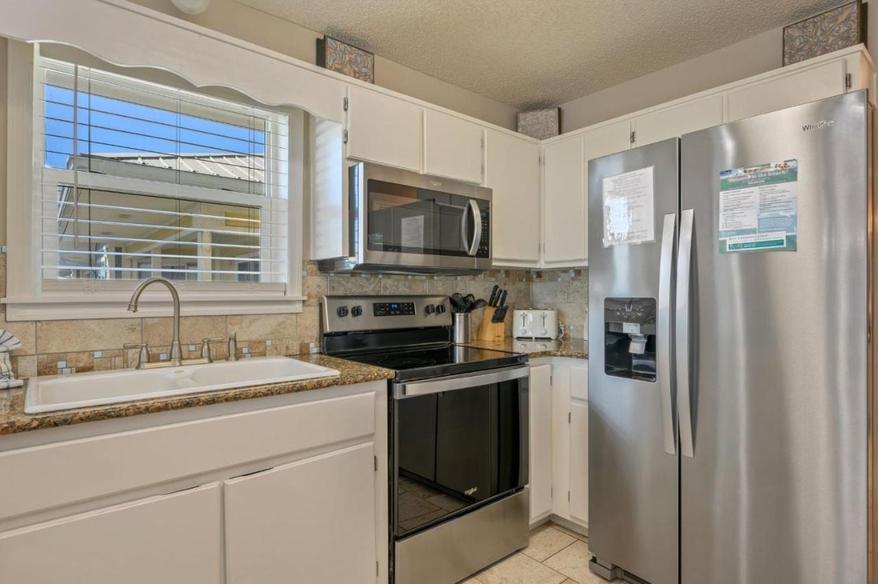 200 Yds To Private Gated Access- 3br-2ba- Quiet Location In The Heart Of Destin!