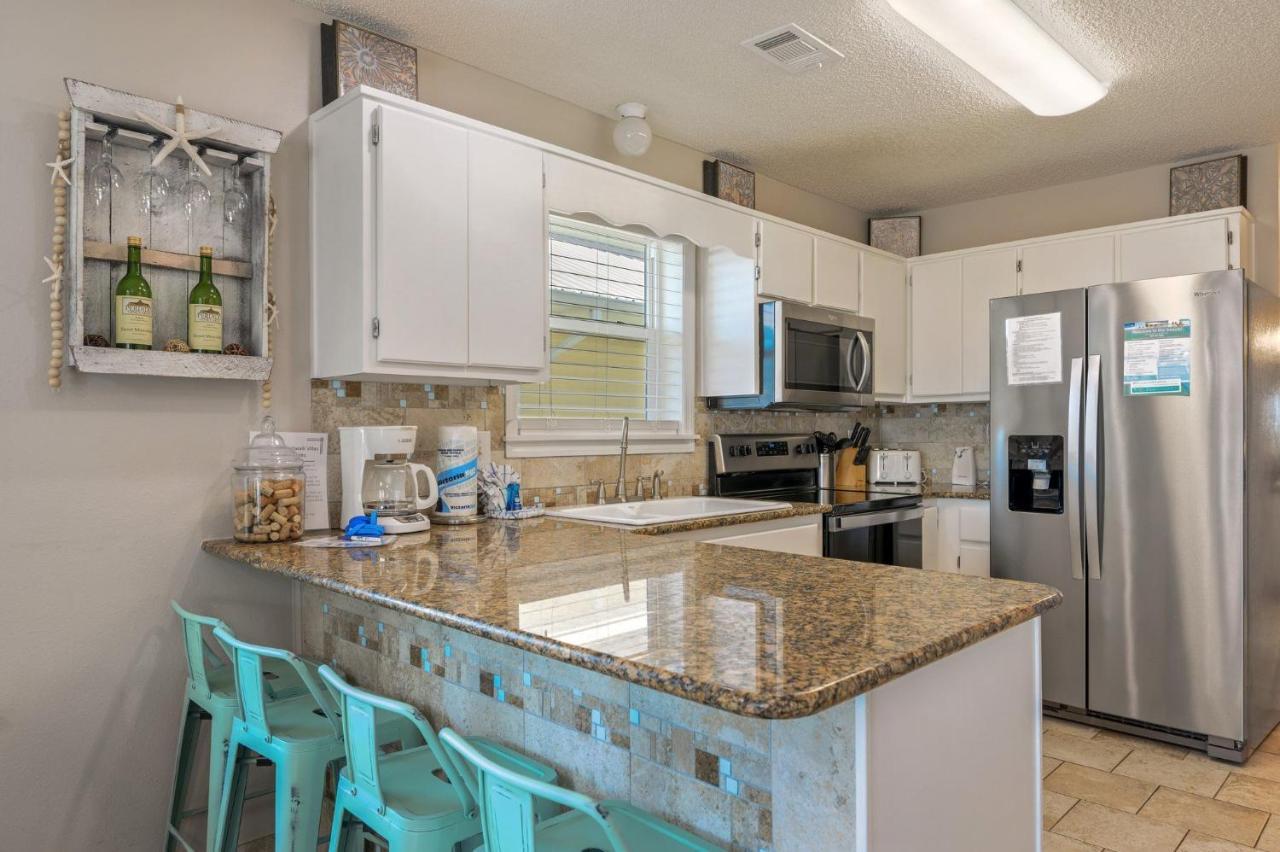 Apartment 200 Yds To Private Gated Access- 3br-2ba- Quiet Location In The Heart Of Destin!