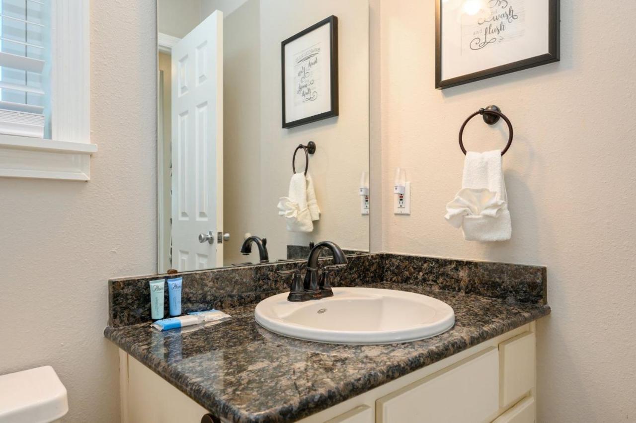 Apartment 200 Yds To Private Gated Access- 3br-2ba- Quiet Location In The Heart Of Destin! *