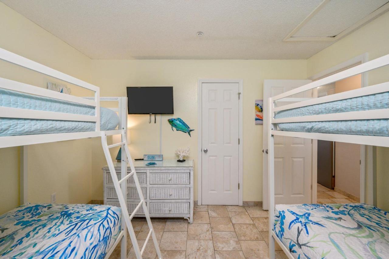 200 Yds To Private Gated Access- 3br-2ba- Quiet Location In The Heart Of Destin! Apartment Destin