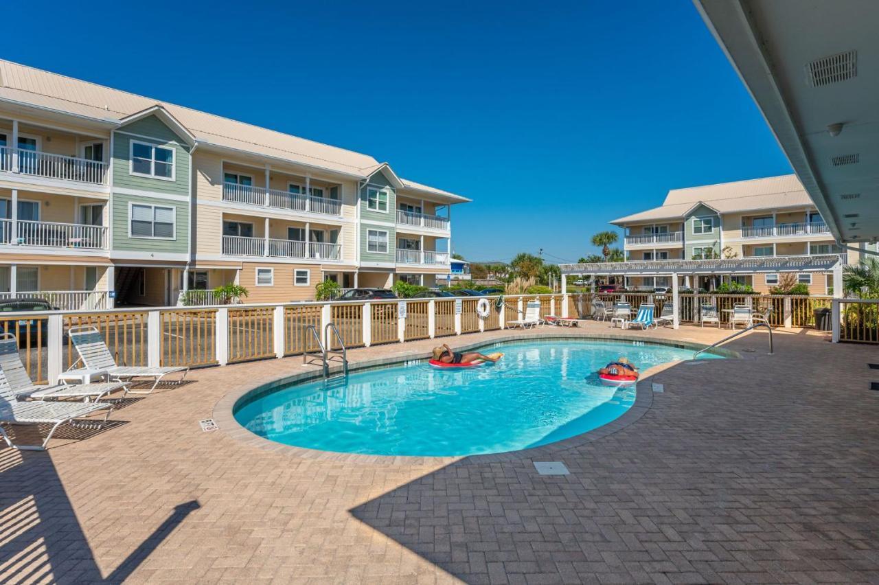 Apartment 200 Yds To Private Gated Access- 3br-2ba- Quiet Location In The Heart Of Destin!